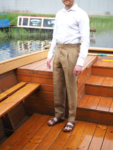 Laden Sie das Bild in den Galerie-Viewer, Light brown linen trousers with pleated front and side adjusters