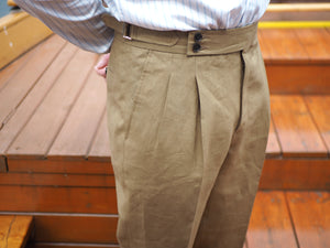 Pleated Linen pants with side adjusters for Classic menswear afficionados 