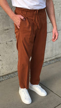 Load image into Gallery viewer, Seersucker Cotton Trousers Rust