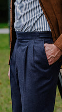 Load image into Gallery viewer, Double Pleated Flannel Trousers Navy