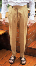 Laden Sie das Bild in den Galerie-Viewer, Double pleated short trousers with side adjuster and high rise is classic and sartorial shorts for summer outfits.