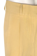 Laden Sie das Bild in den Galerie-Viewer, women&#39;s mellow yellow linen trousers with pleated front and high rise, pantalon en lin femme